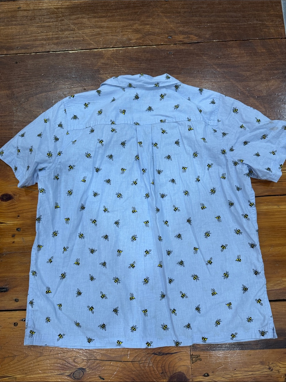 Duluth Trading Co Light Blue Short Sleeve Button-Down with Bee Print Size medium - Picture 9 of 12